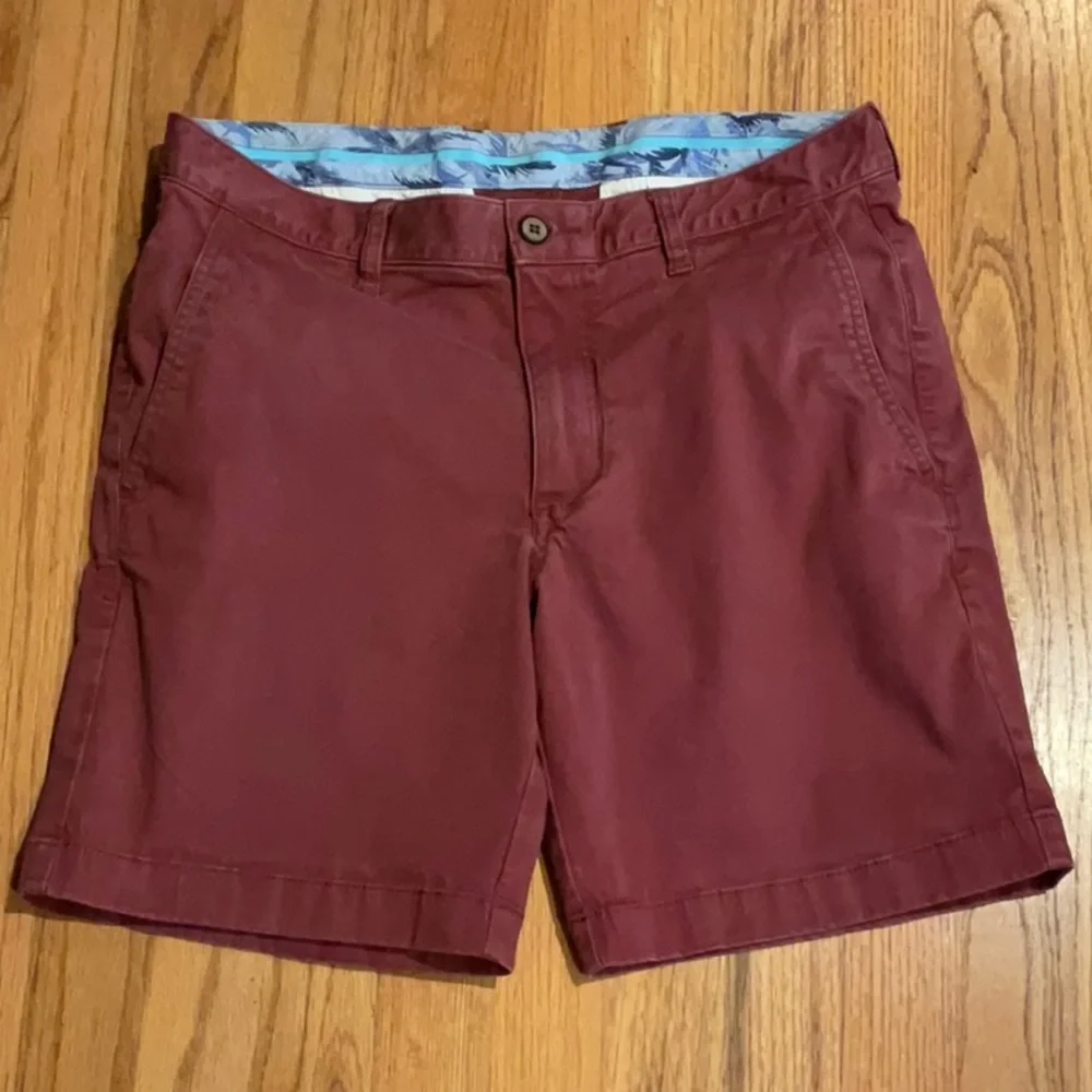 Tommy Bahama 8” Chino Shorts - Men’s Size 32 - Red Bordeaux - Cotton Blend